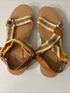 Universal Thread Women's Sandals Black Yellow Strapped Size 8